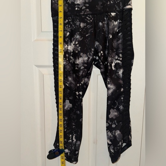 Lululemon Grey and Black Activewear Leggings Pants with Mesh Ruching Size 6 - Picture 6 of 7